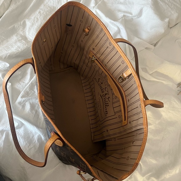 Authentic Louis Vuitton Neverfull MM - Picture 7 of 9